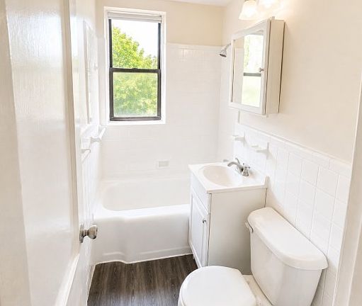 3rd image of 9 Victory Rd APT 19