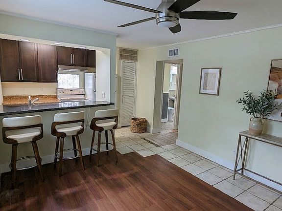 3rd image of 1011 Ashland St #1