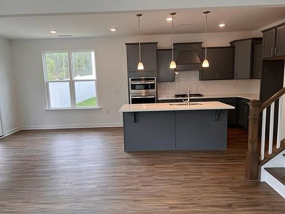 4th image of 323 Highland Forest Dr
