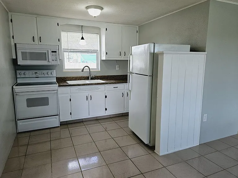 900 Nantucket Rd — Photo 5