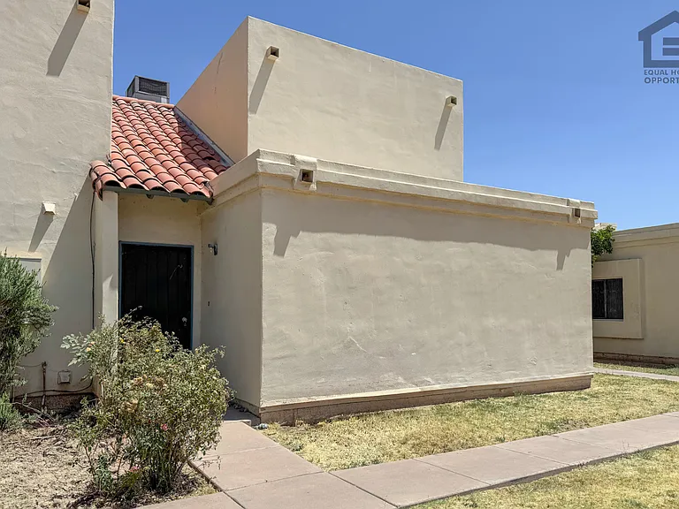 3202 W Loma Ln #2 — Photo 2