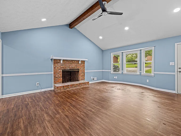 412 Willow Ct SE — Photo 8