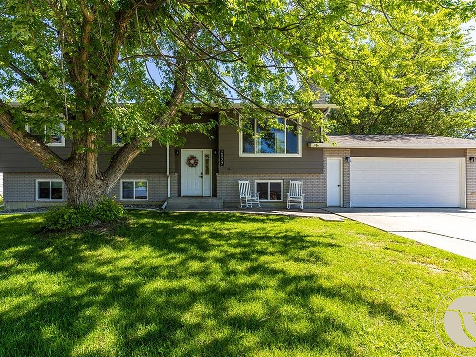 1st image of 2027 Saint Andrews Dr