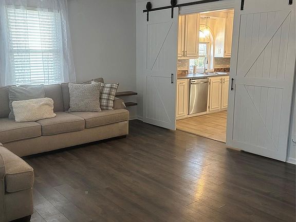 3rd image of 104 Maple St