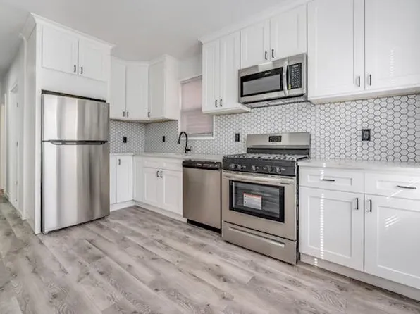 8 Iorio Ct, Jersey City, NJ 07305