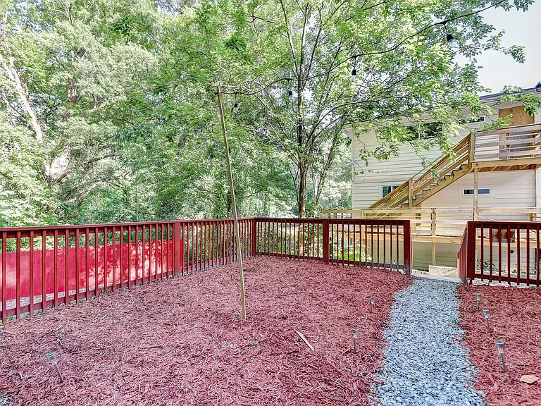 175 Burbank Dr NW #B — Photo 36