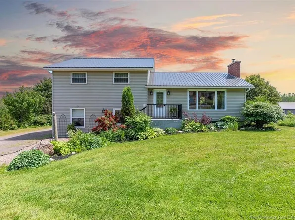 252 Ammon Rd, Moncton, NB E1G 3N8