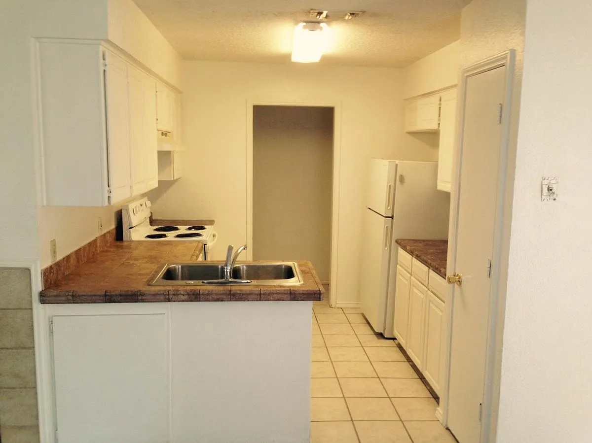 3 bed, 1144 sqft, $1,850 — Photo 2