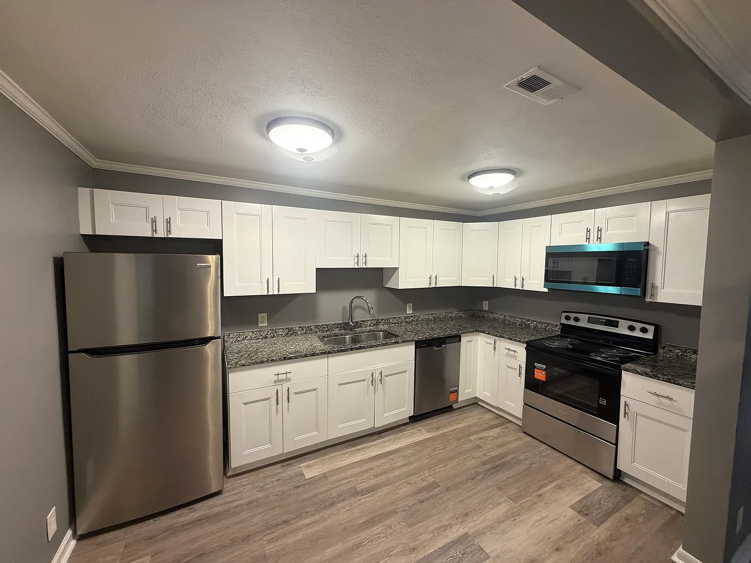 4 bed, 1817 sqft, $2,400 — Photo 1