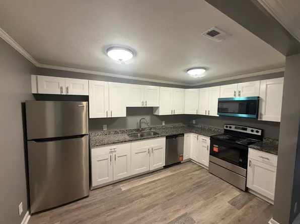 4 Rexford Dr, Newport News, VA 23608