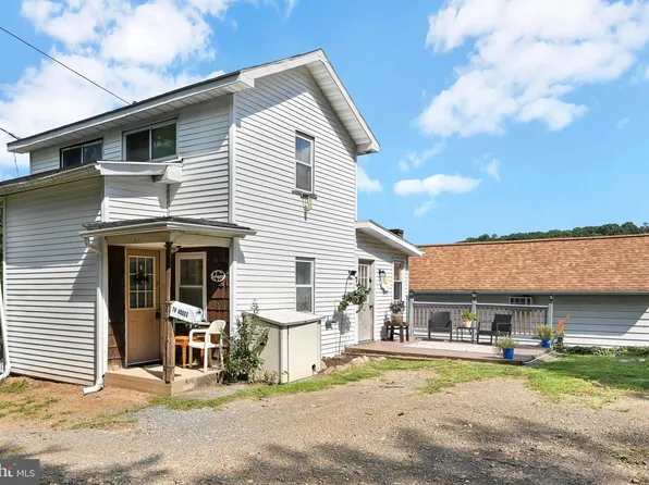 7 W Wood St, Pine Grove, PA 17963