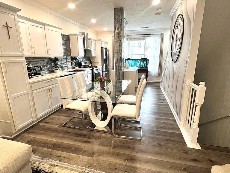 21845 Jarvis Sq — Photo 11