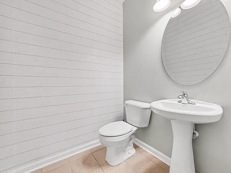 508 Ashburn Ln — Photo 13