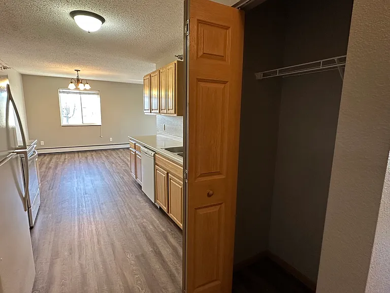 Meadowlark Apartments — Photo 2