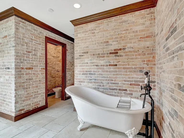 7415 Woodland Creek Ln — Photo 17