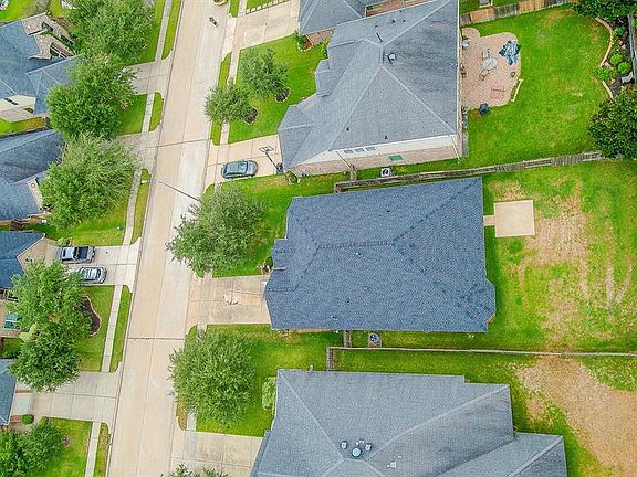 3rd image of 28226 Sweet Oak Ln