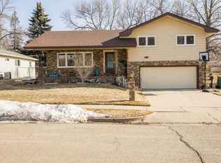 1315 Meredith Dr, Bismarck, ND 58501