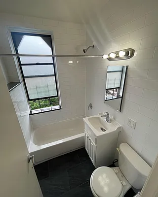 Rented by PMG Real Estate  | media 6