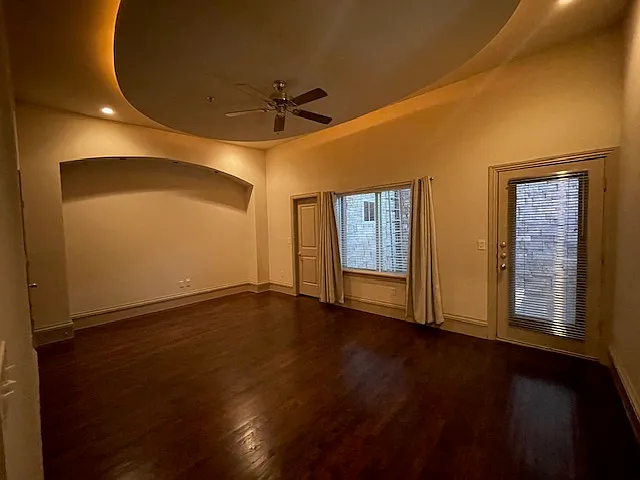 102 N Locust St — Photo 4