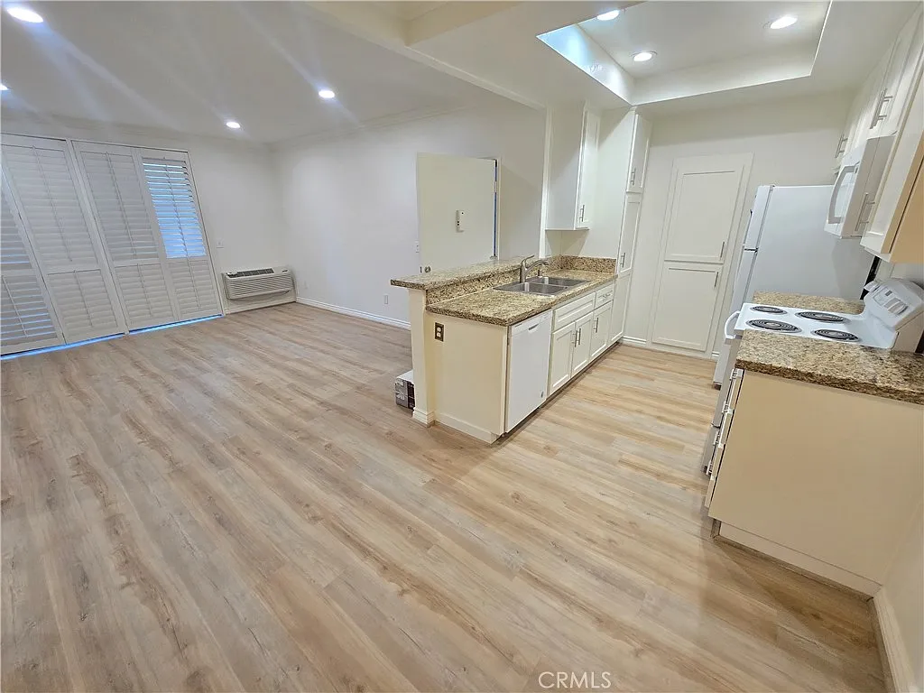 1 bed, 686 sqft, $2,350 — Photo 4