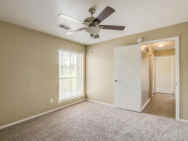 Spring Hill Village Apartments — Photo 7