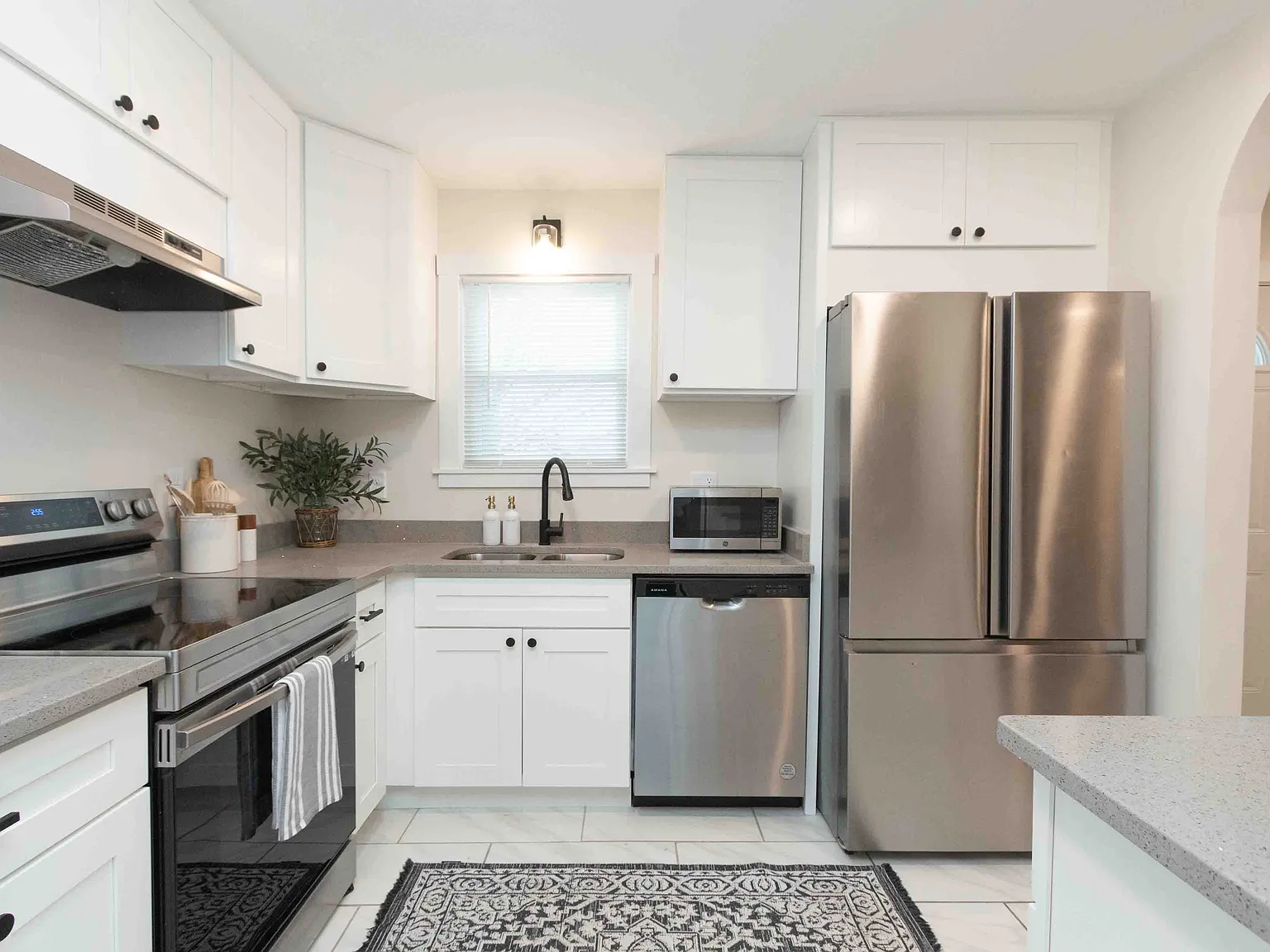 3 bed, 1000 sqft, $1,750 — Photo 3