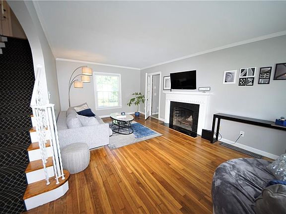 2nd image of 19276 Malvern Ave