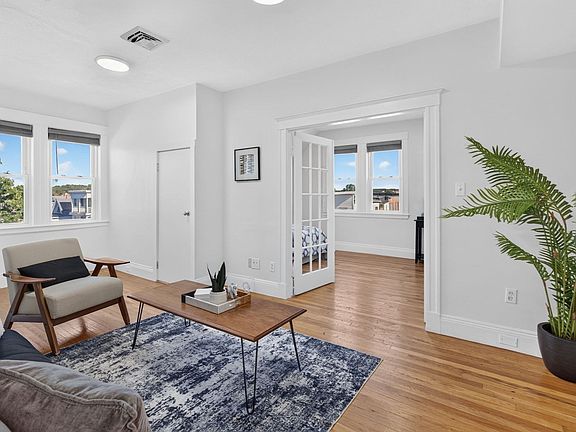 3rd image of 397 Ferry St #3