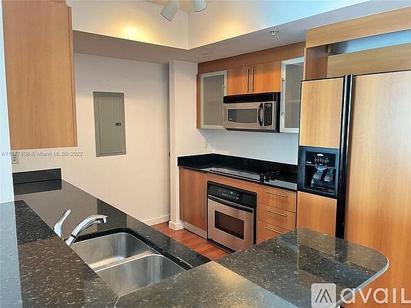 5th image of 325 Biscayne Blvd #2619