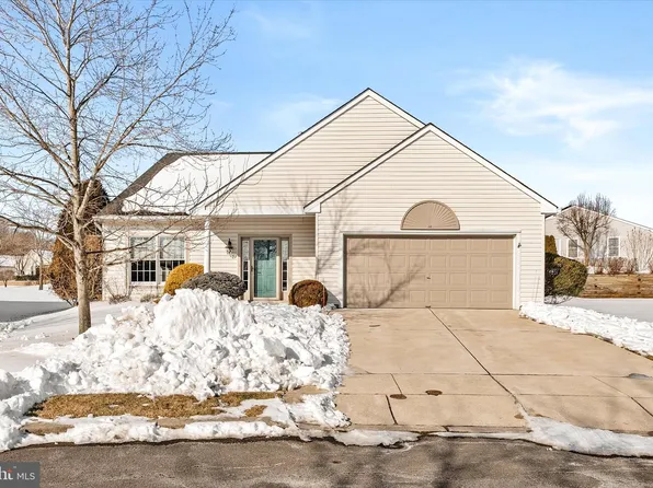 14 Covered Bridge Cir, Columbus, NJ 08022