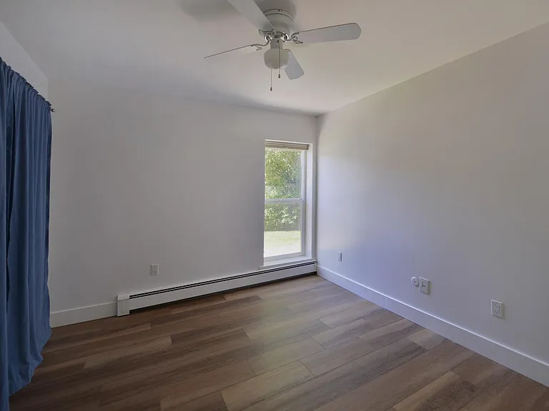 Ceiling fans in both bedrooms