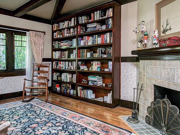 2nd image of 258 E Alegria Ave