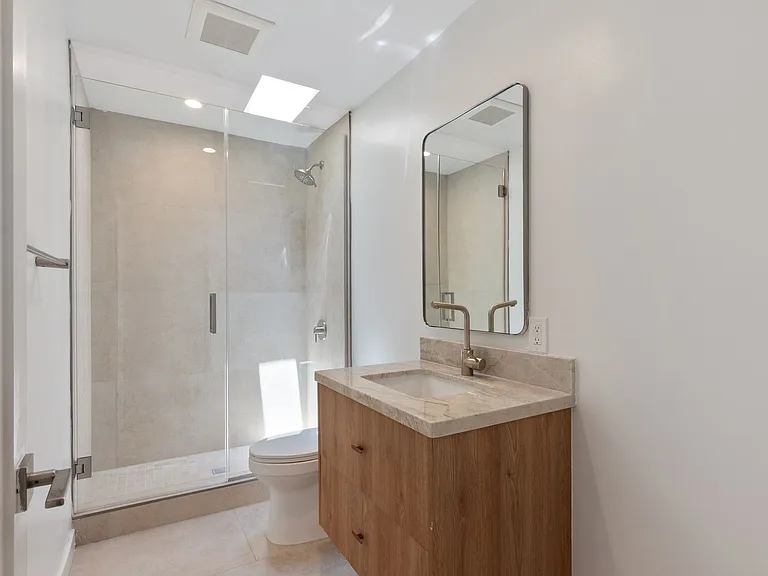 1105 N. Coast Highway | Sand Castle Apartments — Photo 9