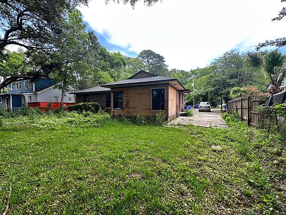 3rd image of 321 Howle Ave