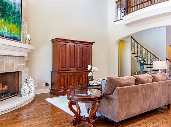 3rd image of 12185 Winding Hollow Ln