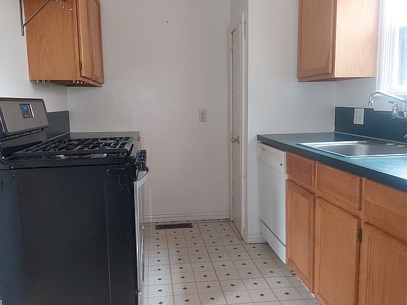 4th image of 1431 S Oswego Ave
