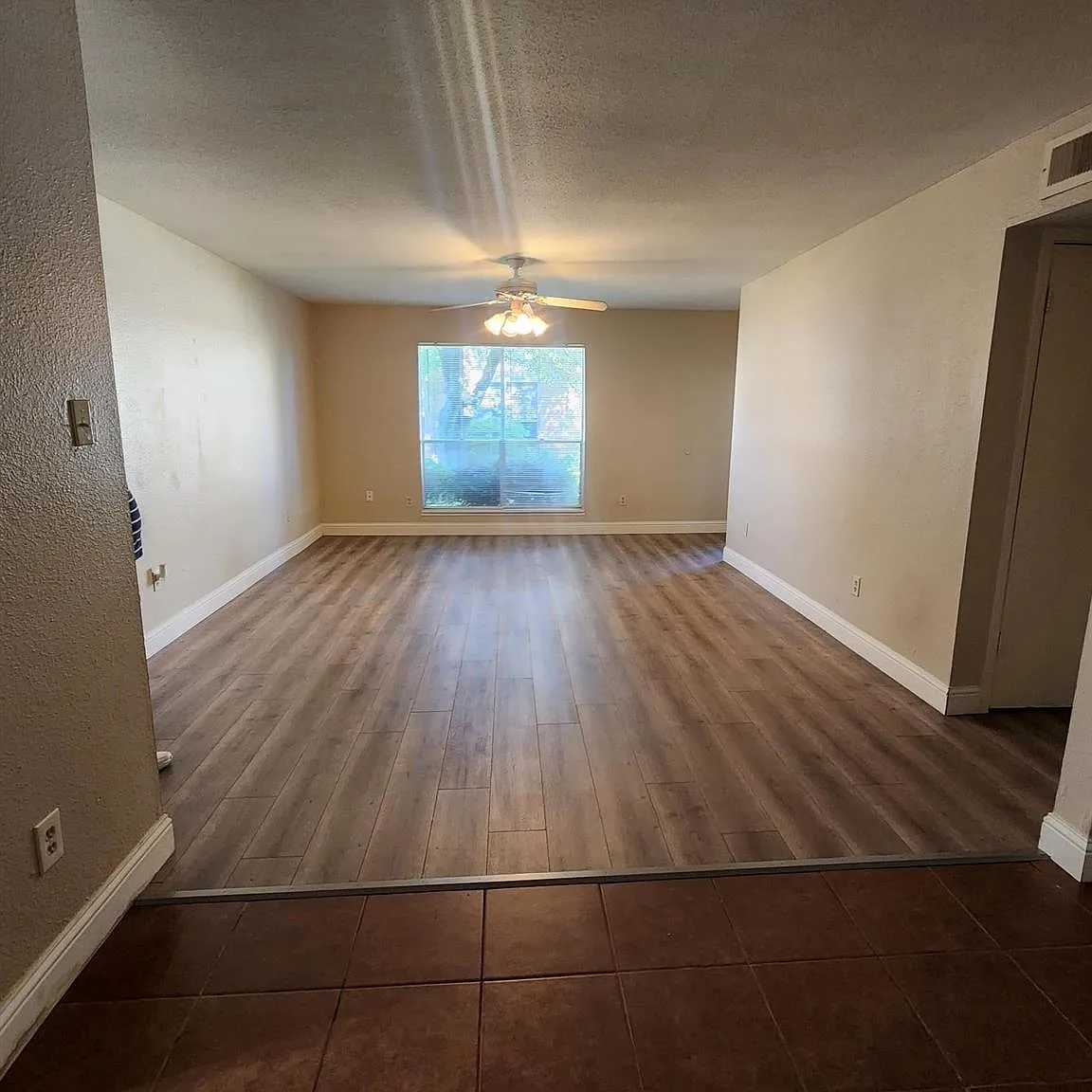 2 bed, 1.5 bath, 1121 sqft, $1,195 — Photo 4