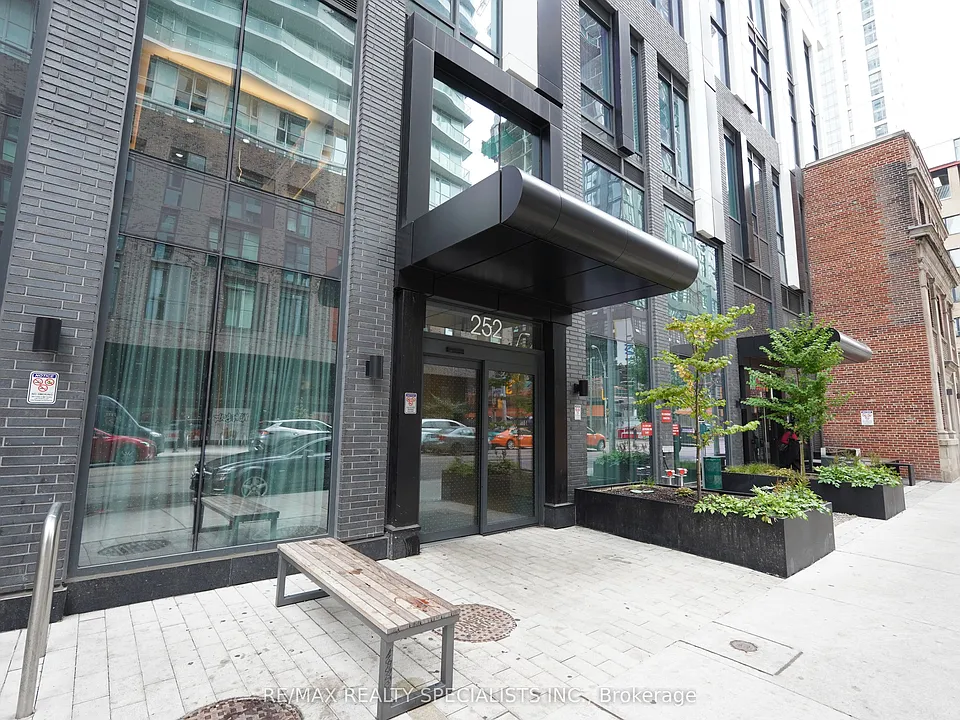 252 Church St #908