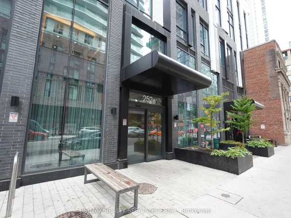 252 Church St, Toronto, ON