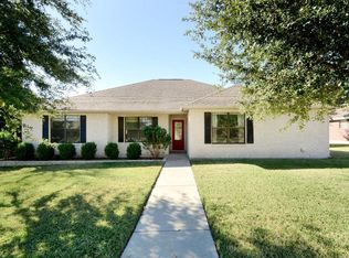 156 River Park Dr, Luling, TX 78648