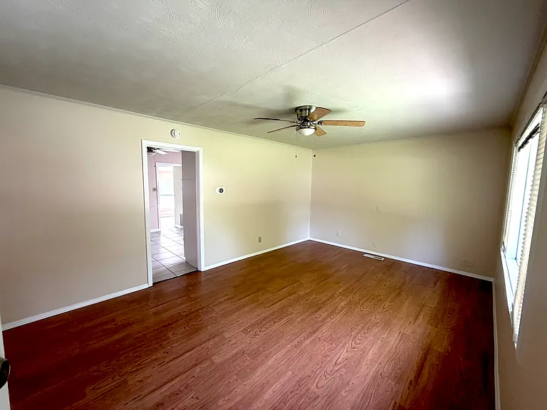 1404 Glendale Dr — Photo 5
