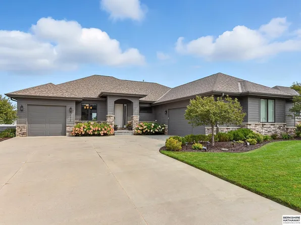 2015 S 210th St, Elkhorn, NE 68022