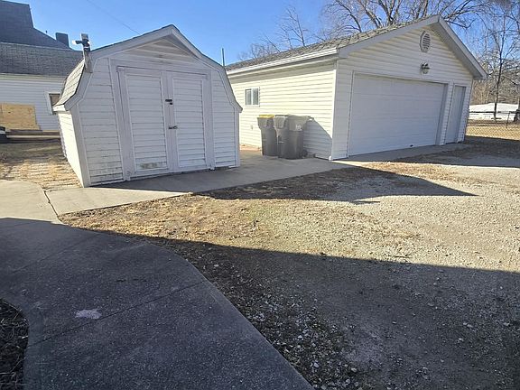 3rd image of 303 W Cass St