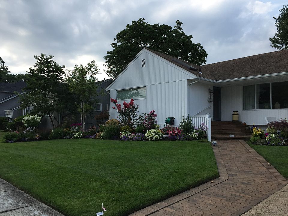 1st image of 33 Cail Dr