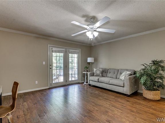 4th image of 120 15th St E APT 812