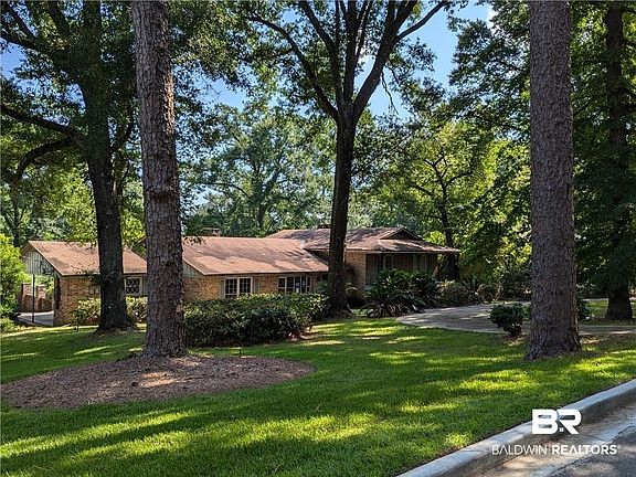 3rd image of 3608 Linden Ln