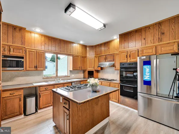 23 S Railroad Ave, Frackville, PA 17931