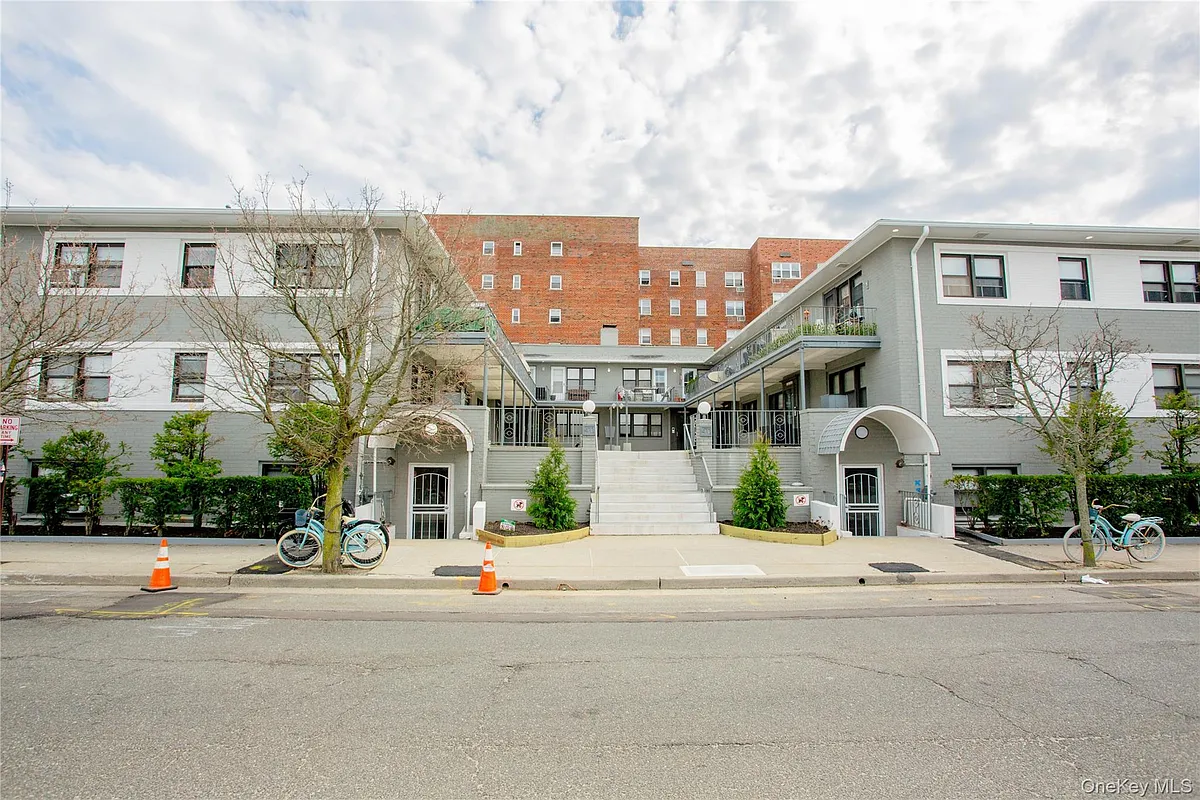 Building Photo - 470 E Broadway #B3