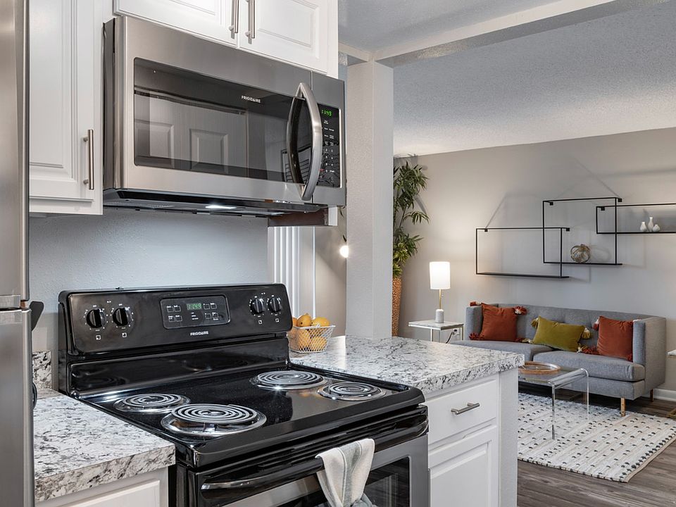 Newly Upgraded Interior- Light and Airy