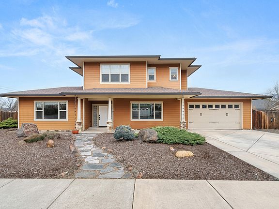 2nd image of 1401 Lithia Way